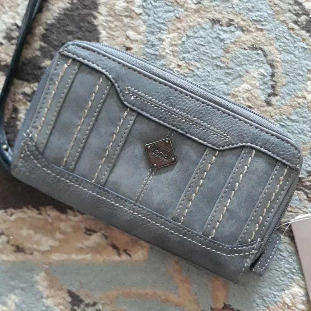 *Host Pick*b.o.c pretty wristlet - Picture 3 of 16